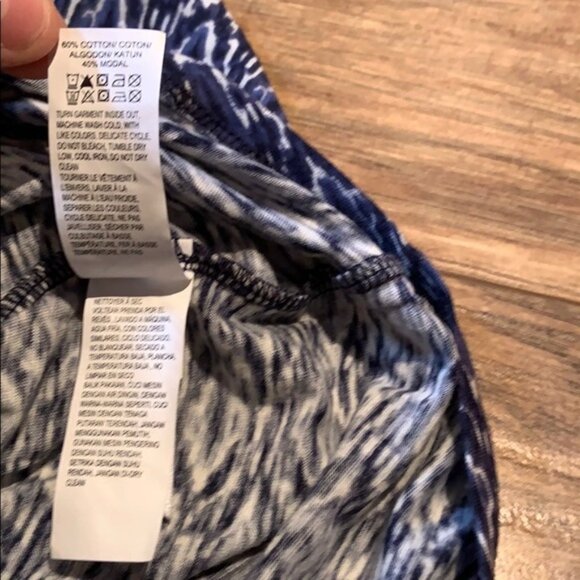 Lucky Lotus top - Picture 5 of 6